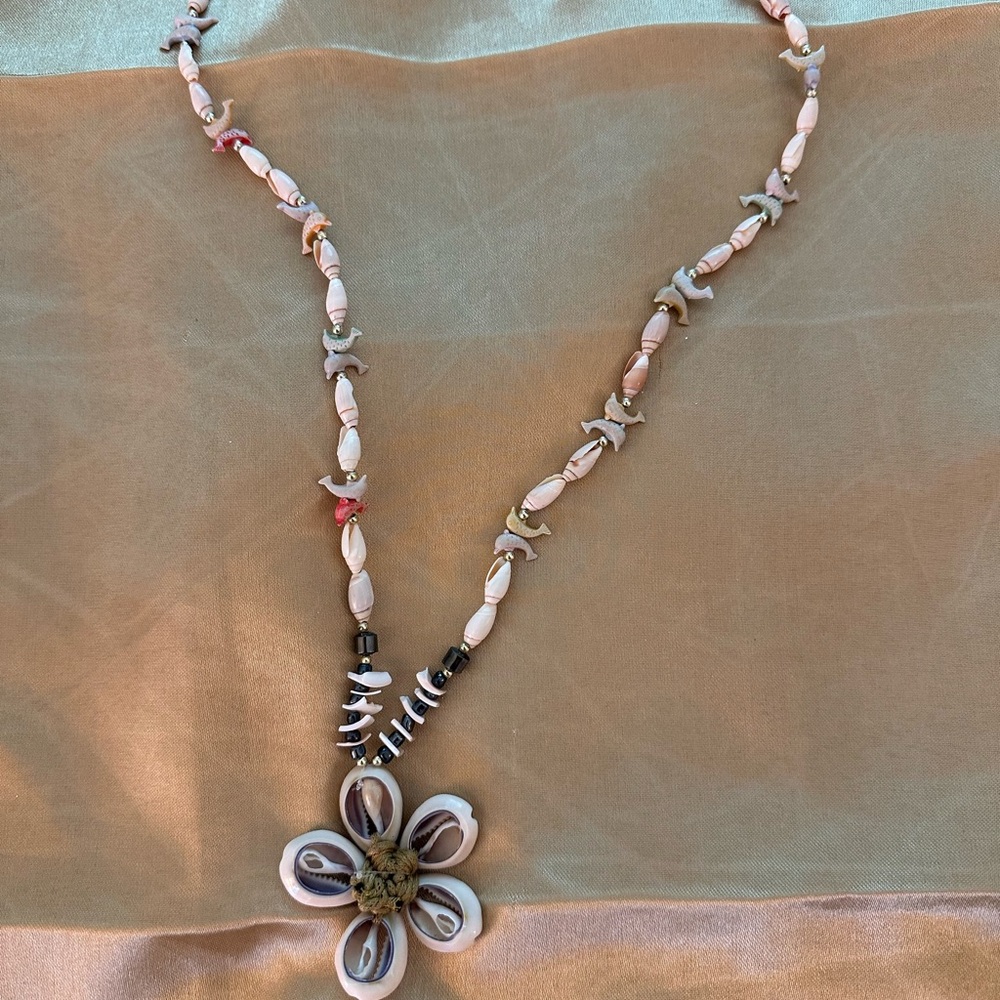 Shell Necklace with Flower Pendant - Picture 3 of 3